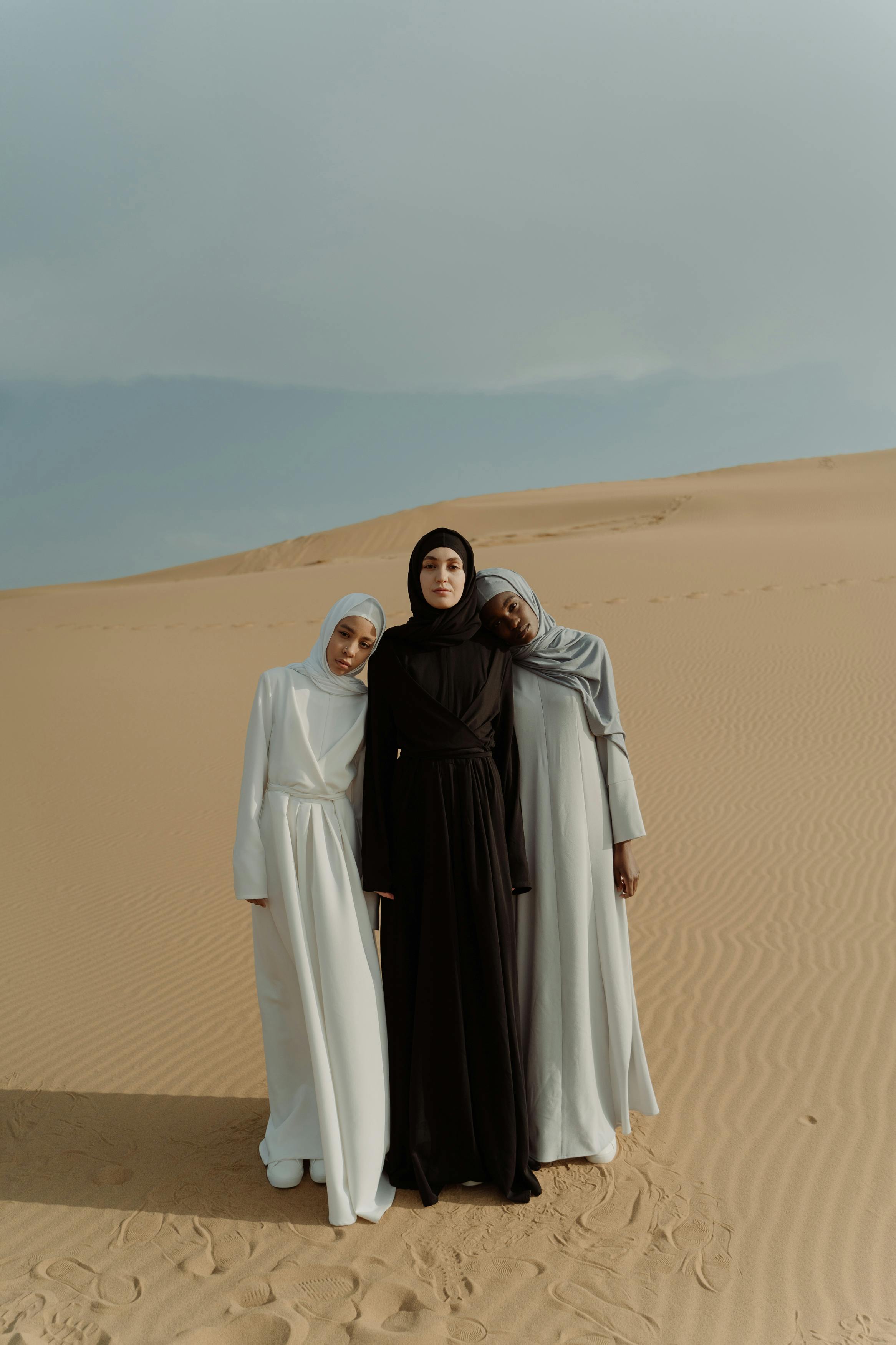 Noor Abaya – Black Edition